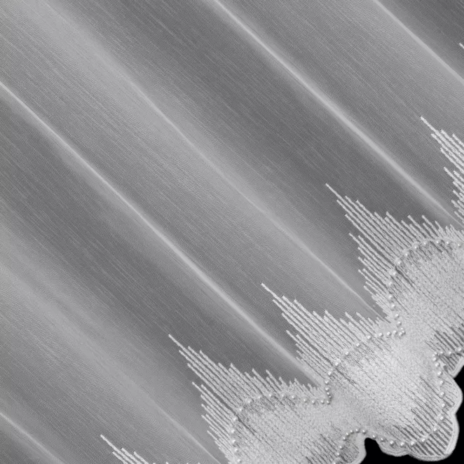 E1/2 Firana szyta na taśmie 5 cm naturalna z matowej tkaniny ADEN ozdobionej haftem i perełkami Italissima Eva Minge