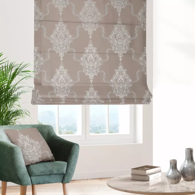 Roleta rzymska ciemnobeżowo srebrna z eleganckiej tkaniny w duży ornamentowy wzór