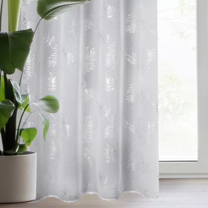 Firana biała z etaminy z nadrukiem srebrzystych palmowych liści 140x250 cm przelotka CAPRI