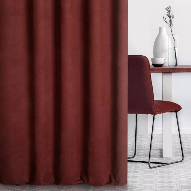 Zasłona szyta na taśmie 5 cm DORA - HIT bordowa z miękkiej tkaniny o welurowej strukturze