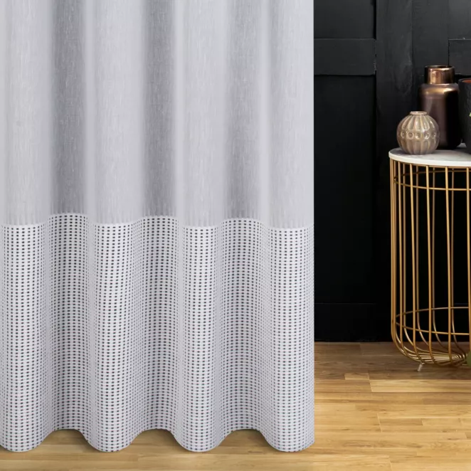 Firana szyta na taśmie 5 cm naturalna z matowej etaminy ozdobionej szerokim ażurowym pasem, wykończona obciążnikiem