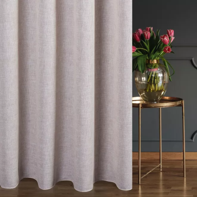 Zasłona szyta na taśmie 5 cm CASSIA beżowa z miękkiej tkaniny o regularnym, luźnym splocie, wykończona obciążńikiem