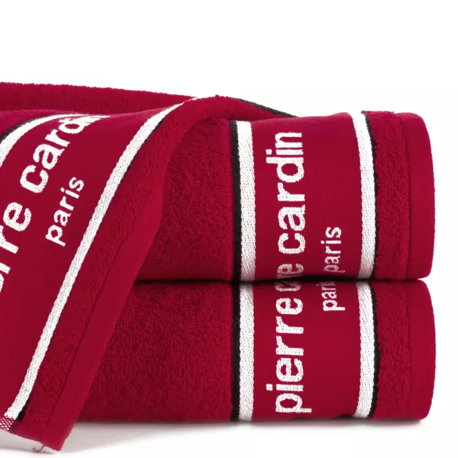 Ręcznik kąpielowy 70X140 cm bawełniany kolor czerwony  z żakardową bordiurą i haftowanym logiem marki Pierre Cardin 450 g/m2 KARLA