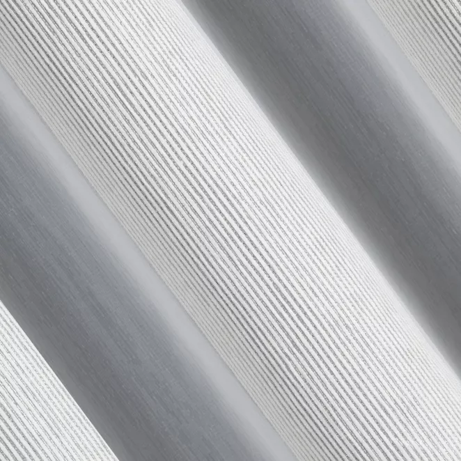 M123/4 Firana szyta na taśmie 5 cm BELISSA kremowa z półprzezroczystej matowej tkaniny w miękkie szerokie pasy przytykane błyszczącą nicią, wykończona obciążnikiem Italiss