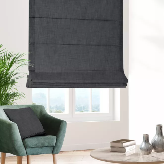 Roleta rzymska grafitowa z tkaniny blackout zaciemniającej w 100% o naturalnej strukturze