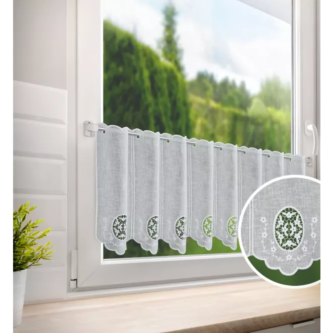 Tkanina firanowa zazdrostka z etaminy zdobiona ażurowym haftem