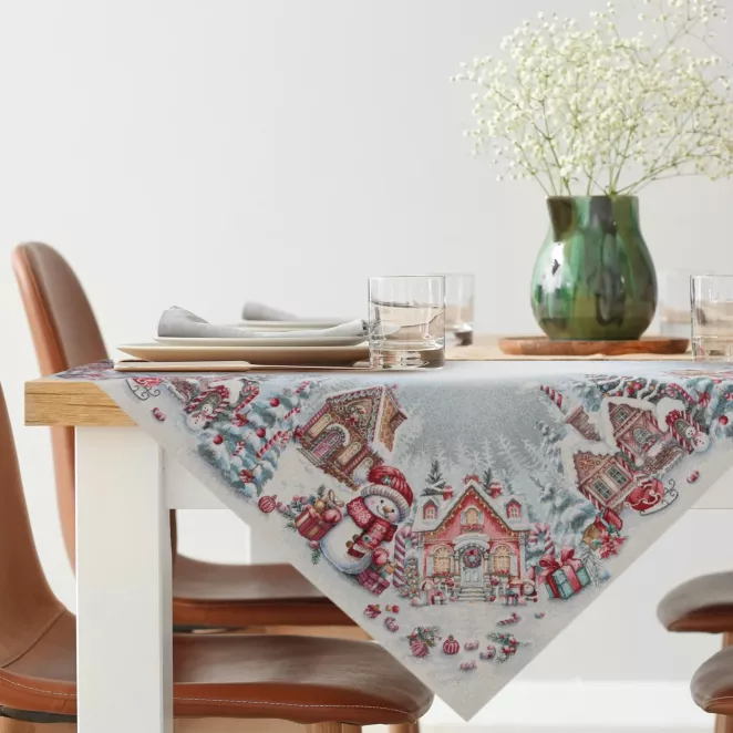 Świąteczny obrus popielato, czerwony 100x100 cm gobelinowy zdobiony tkanym wzorem chatki świętego Mikołaja