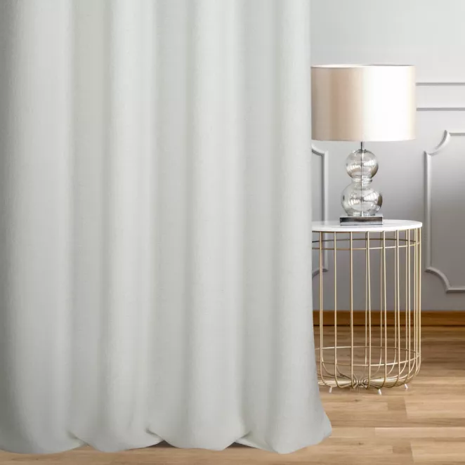 Zasłona szyta na taśmie 5 cm jasnosrebrna z tkaniny o naturalnym splocie w stylu eko