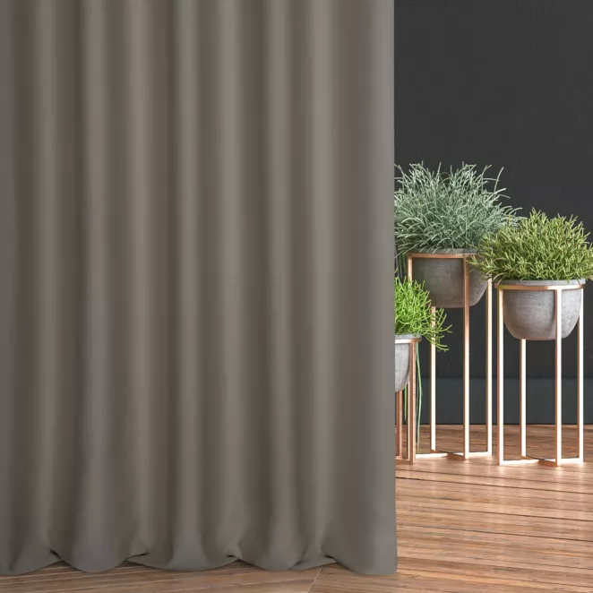 Zasłona szyta na taśmie 5 cm jasnobrązowa z gładkiej tkaniny typu dimout