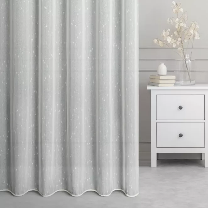 Firana szyta na taśmie 5 cm kremowa lekko połyskująca z efektem pogrubionynych nici, wykończona obciążnikiem