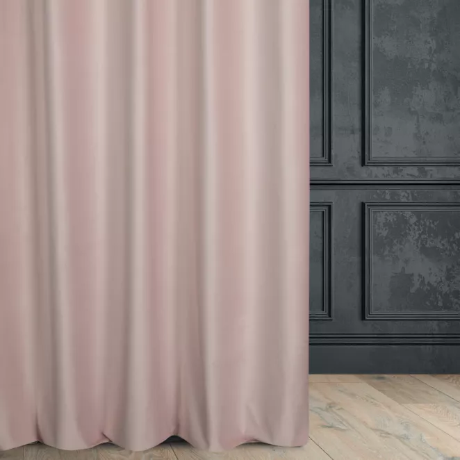 Zasłona szyta na taśmie 5 cm jasnoróżowa z miękkiej półmatowej tkaniny welwetowej