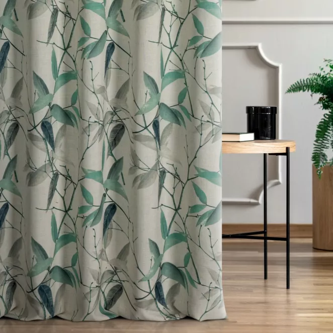 Zasłona szyta na taśmie 5 cm zielono kremowa z tkaniny o naturalnym splocie z dodatkiem lnu, zdobionej nadrukiem w kształcie liści