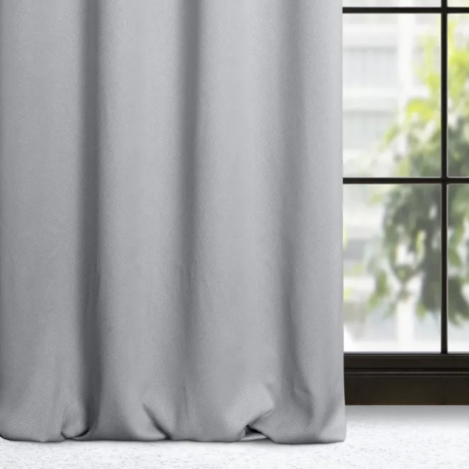 Zasłona szara zaciemniająca o strukturze drobnej krateczki 135x250 przelotka - AMARO