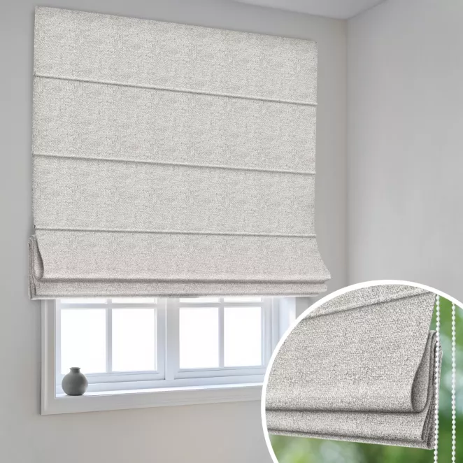 Roleta rzymska srebrna z tkaniny typu dimout o średnim stopniu zaciemnienia