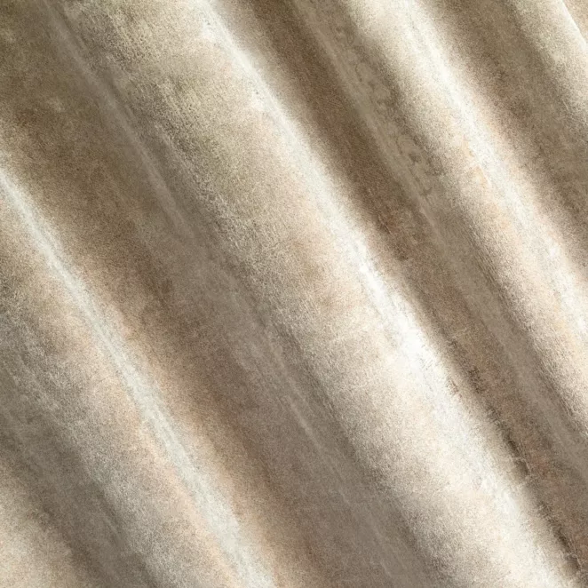 R183/9 Zasłona szyta na taśmie 5 cm beżowo miedziana z welwetowej, miękkiej tkaniny, z połyskującym nadrukiem