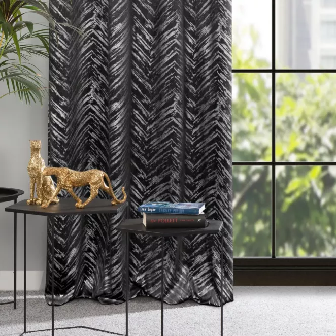 Zasłona czarna z błyszczącym złotym nadrukiem z welwetu 140x250 cm przelotka - - SARA