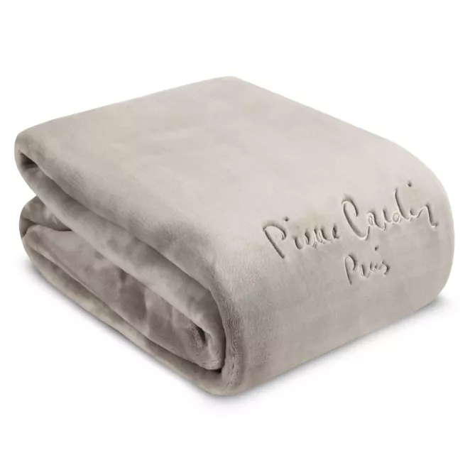 Koc 160x220 cm ciemnobeżowo, brązowy o wysokiej gramaturze z haftowanym logo CLARA Pierre Cardin