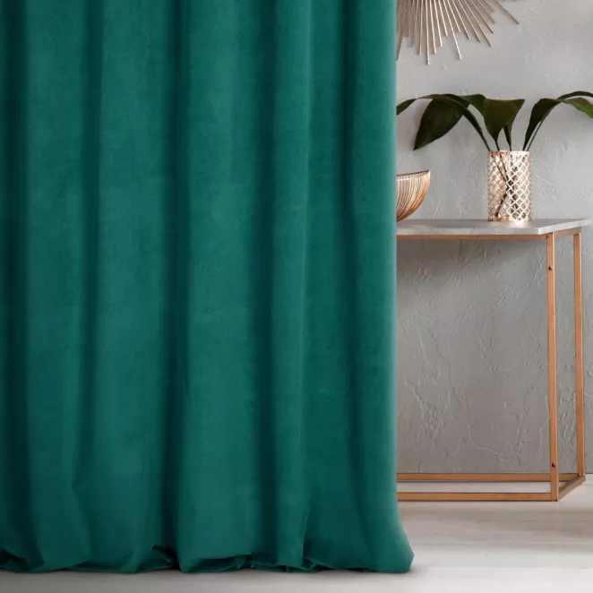 Zasłona szyta na taśmie 5 cm ciemnozielona z miękkiej strukturalnej tkaniny welwetowej