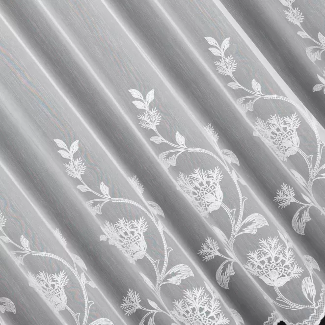 P285/4 Firana szyta na taśmie 5 cm biała z matowej tkaniny ADEN ozdobionej roślinnym, kordonkowym haftem