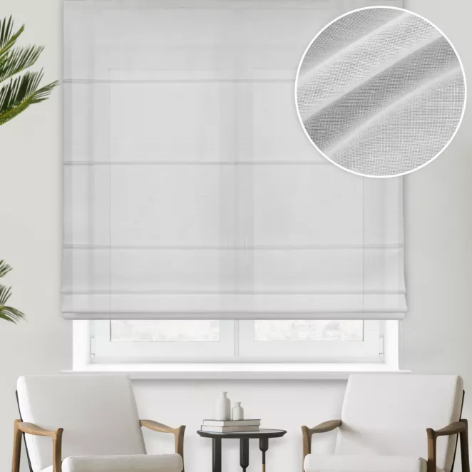 Roleta rzymska biała z matowej, półprzeźroczystej tkaniny, wykończonej obciążnikiem