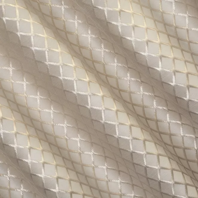 H208/1 Zasłona szyta na taśmie 5 cm kremowo złota z szenilowej tkaniny w drobny geometryczny wzór przetykany błyszczącą nicią