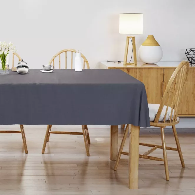 Obrus szyty ciemnogranatowy z gładkiej tkaniny typu dimout