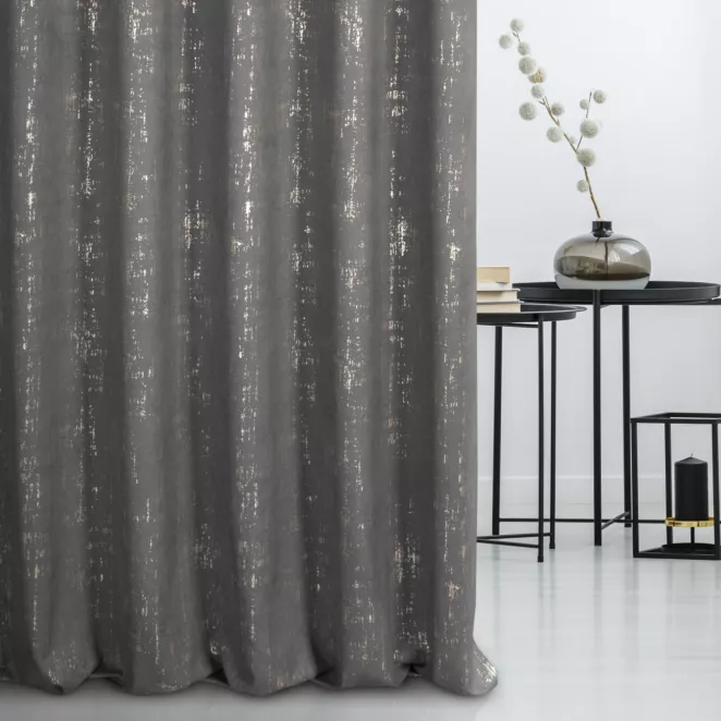 Zasłona szyta na taśmie 5 cm grafitowo złocista z miękkiej tkaniny o strukturze weluru z połyskliwym nadrukiem