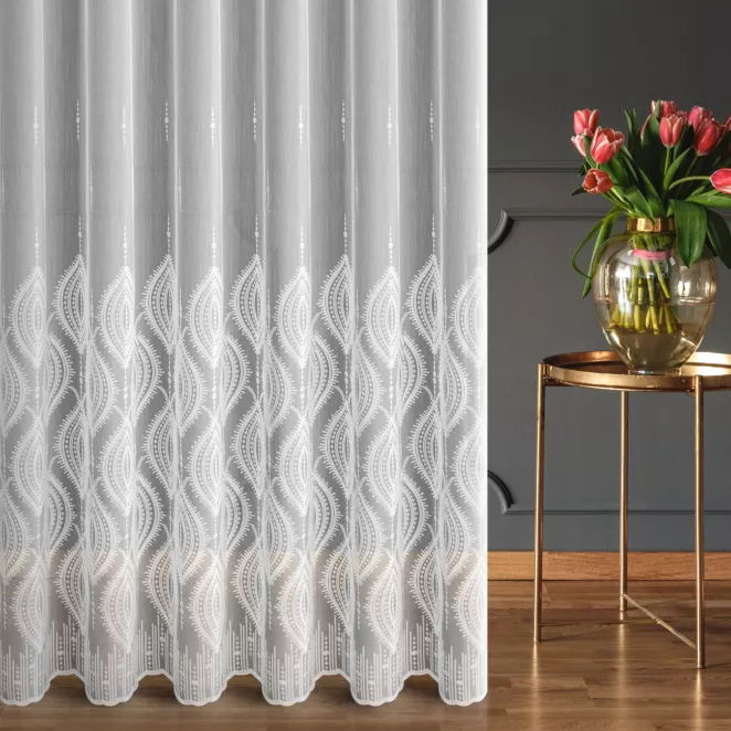 Firana szyta na taśmie 5 cm naturalna z delikatnej tkaniny typu aden, wykończonej łańcuszkowym haftem Italissima Eva Minge