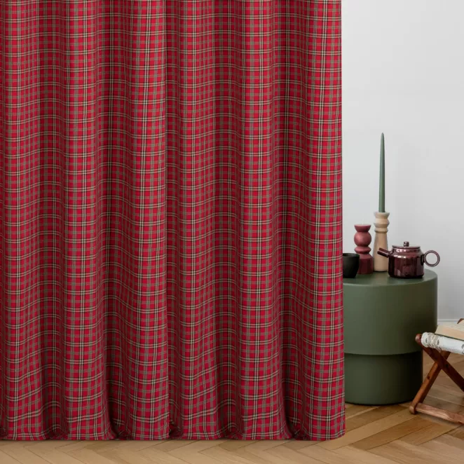 Zasłona szyta na taśmie 5 cm czerwona z etaminy o geometrycznym wzorze w kratę, z dodatkiem bawełny