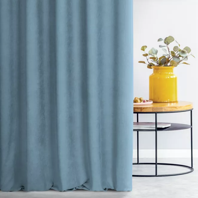 Zasłona szyta na taśmie 5 cm ADESSA ciemnoniebieska z miękkiej tkaniny o welurowej strukturze