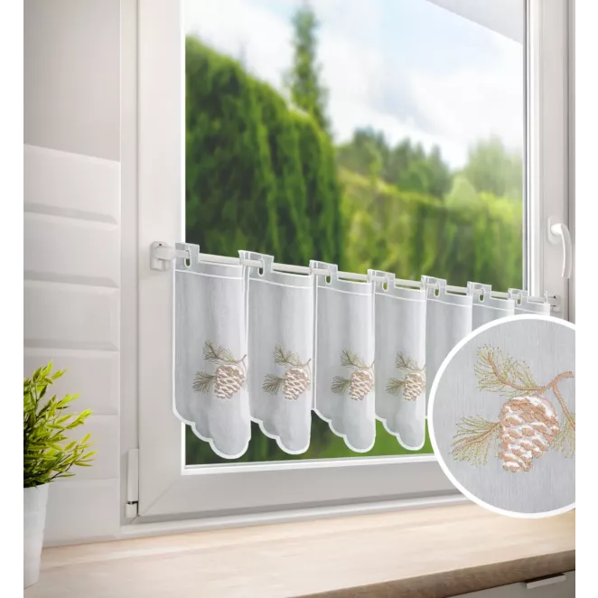 Tkanina firanowa zazdrostka zdobiona zimowym haftem