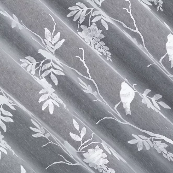 H237/6 Firana szyta na taśmie 5 cm biała z delikatnej tkaniny typu aden zdobionej aplikacją