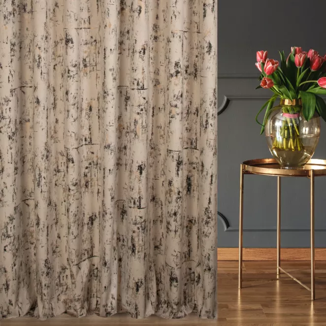 Zasłona szyta na taśmie 5 cm beżowo złocista z tkaniny welwetowej zdobionej połyskującym drukiem