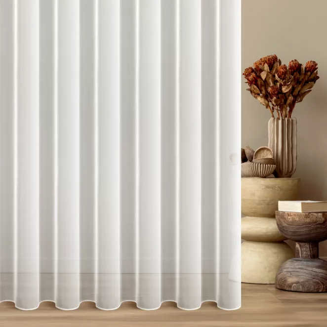 Firana szyta na taśmie 5 cm kremowa z matowej miękkiej w dotyku tkaniny PERU, wykończona obciążnikiem