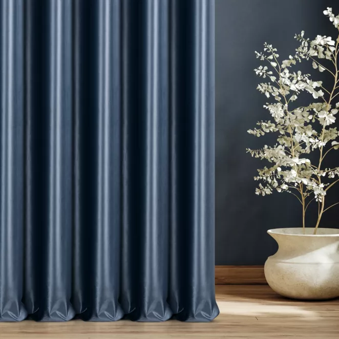Zasłona szyta na taśmie 5 cm granatowa z miękkiej półmatowej tkaniny welwetowej