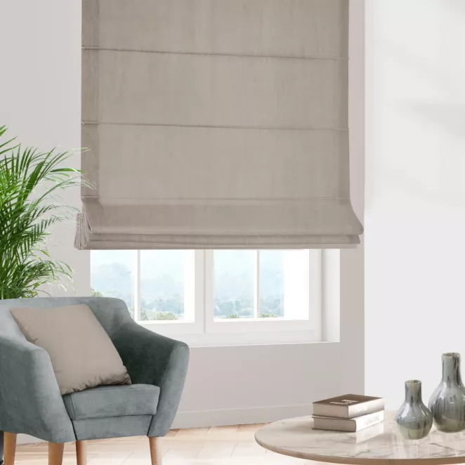 Roleta rzymska jasnobrązowa z miękkiej półmatowej tkaniny welwetowej