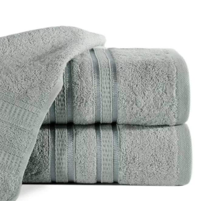 Ręcznik kąpielowy 70x140 cm bambusowy kolor srebrny zdobiony bordiurą w pasy 500 g/m2 MILA