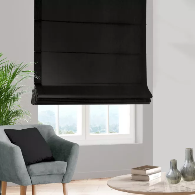 Roleta rzymska czarna z tkaniny trudnopalnej, zaciemniającej, typu blackout