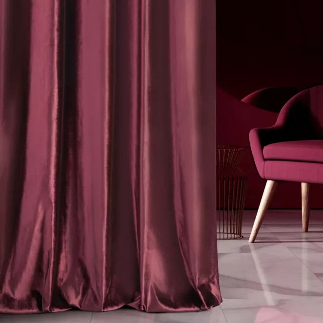 Zasłona szyta na taśmie 5 cm SAFARI bordowa z miękkiej welwetowej tkaniny z połyskiem