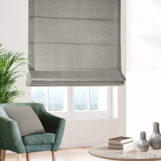 Roleta rzymska jasnoszara z tkaniny w stylu eko o naturalnym splocie