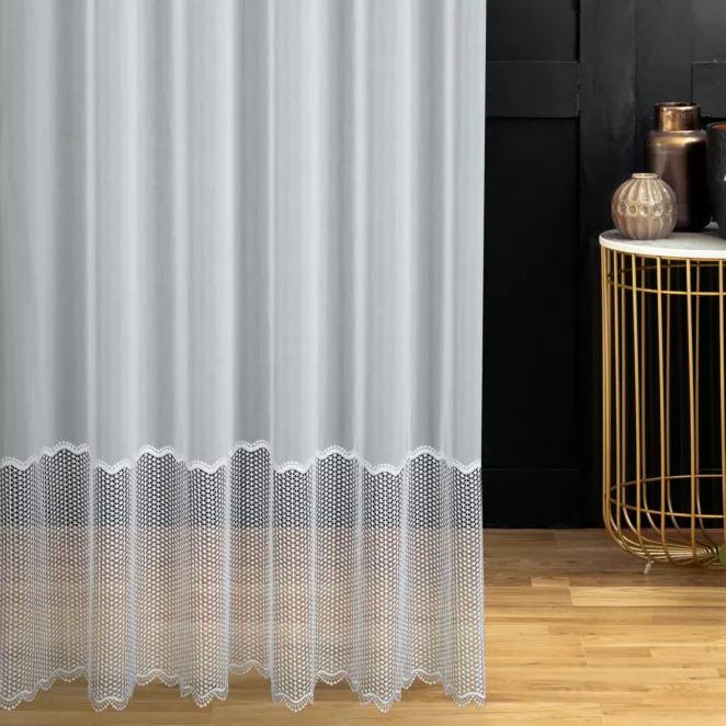 Firana szyta na taśmie 5 cm biała z tkaniny batystowej ozdobionej szeroką aplikacją