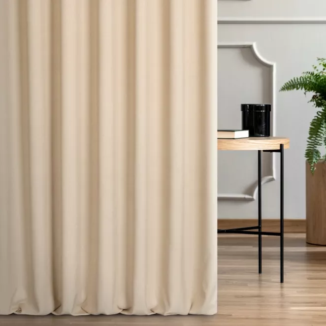 Zasłona szyta na flexach beżowa z miękkiej tkaniny o naturalnym splocie w stylu ekologicznym