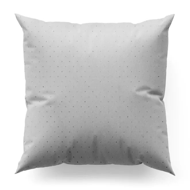 Poszewka szyta biało srebrna z gładkiej tkaniny przeplatanej błyszczącą lureksową nicią o wzorze w kropki