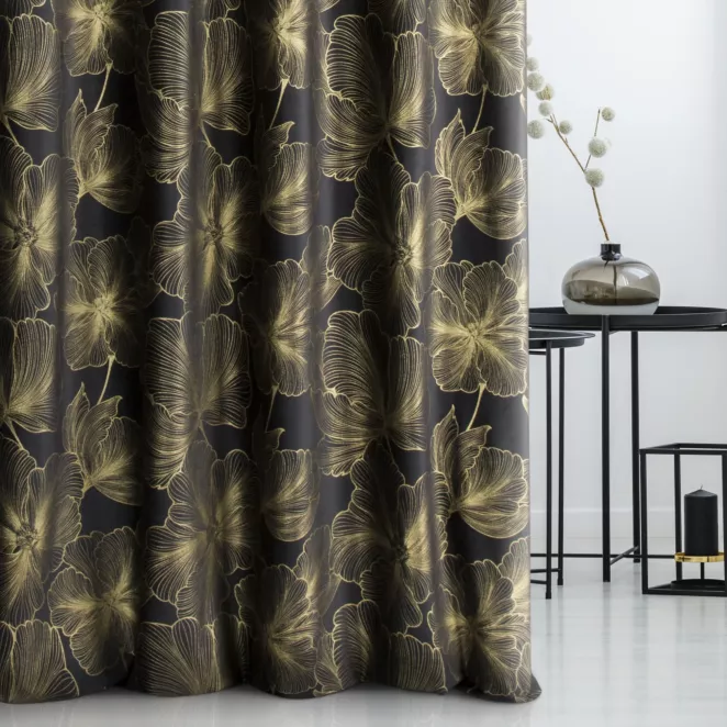 Zasłona szyta na taśmie 5 cm czarno złota z tkaniny welwetowej zdobionej delikatnie połyskującym drukiem