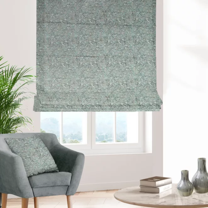 Roleta rzymska DORIANA srebrna z tkaniny o dwukolorowym nieregularnym wzorze