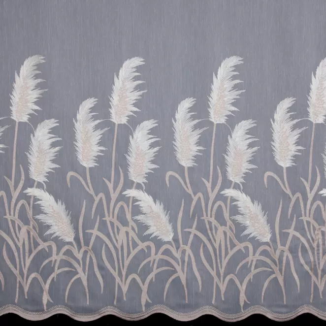 R202/2 Firana szyta na taśmie 5 cm biało beżowa z tkaniny typu ADEN z efektem delikatnego deszczyku, zdobiona oryginalnym haftem Pierre Cardin