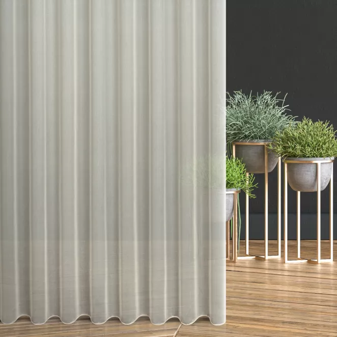 Firana szyta na taśmie 5 cm kremowa z delikatnie połyskującej tkaniny, wykończonej obciążnikiem