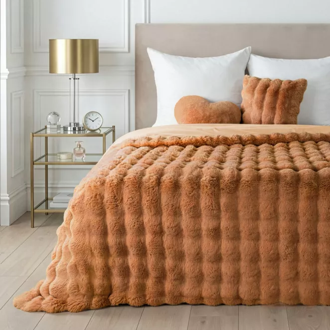 Koc 220x200 cm miodowy z miękkiej tkaniny futerkowej z efektem 3D LILY