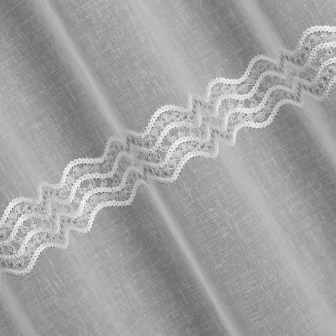 R136/2 Firana szyta na taśmie 5 cm kremowo popielata z miękkiej etaminy z poziomymi pasami haftu