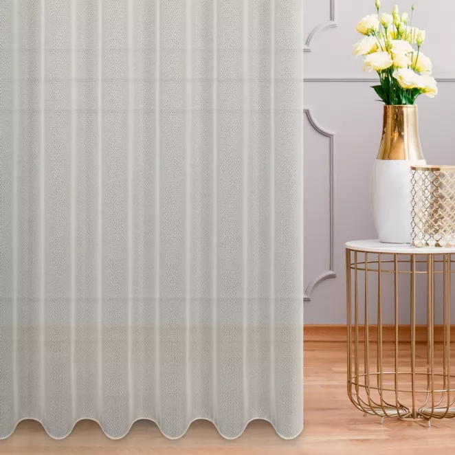 Tkanina firanowa siateczka z delikatnym połyskiem, wykończona obciążnikiem